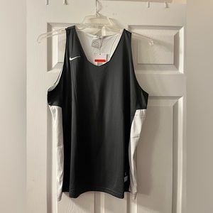 Misses NWT Nike tank top